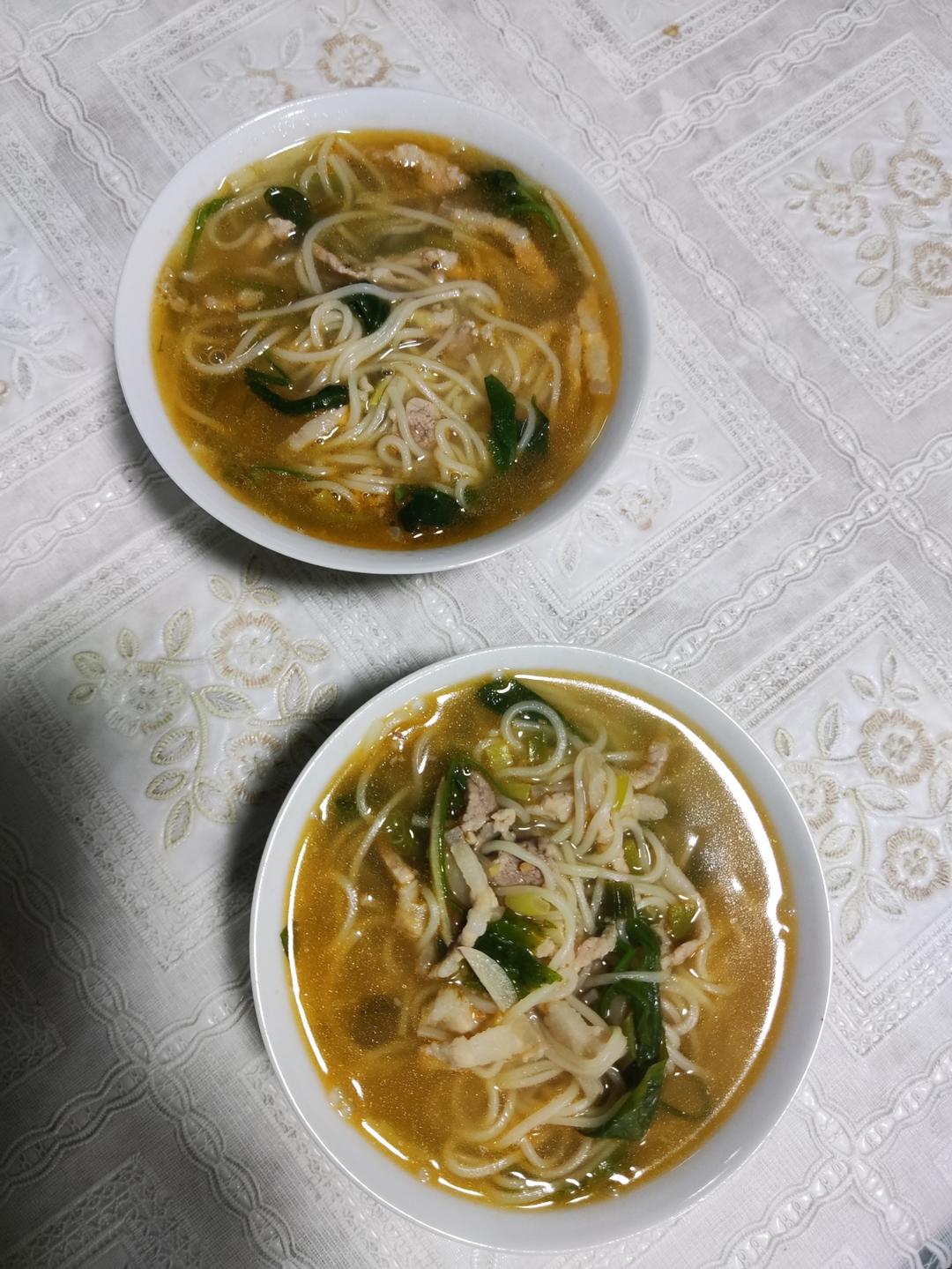 简单好吃的肉丝面 连汤都喝光光
