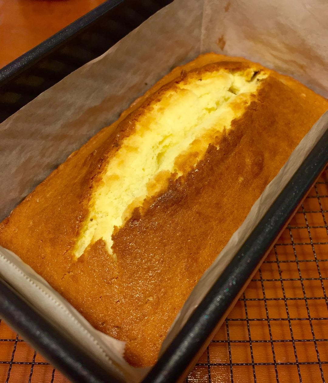 樱桃磅蛋糕，冷藏后品尝撞感冰淇淋