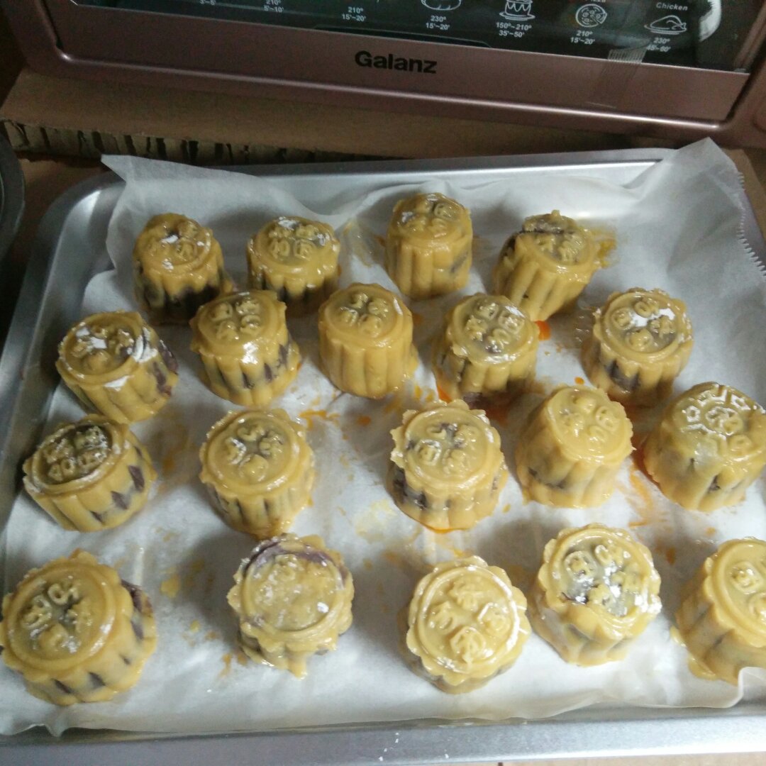 广式月饼—蛋黄莲蓉月饼