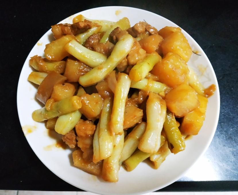土豆炖五花肉
