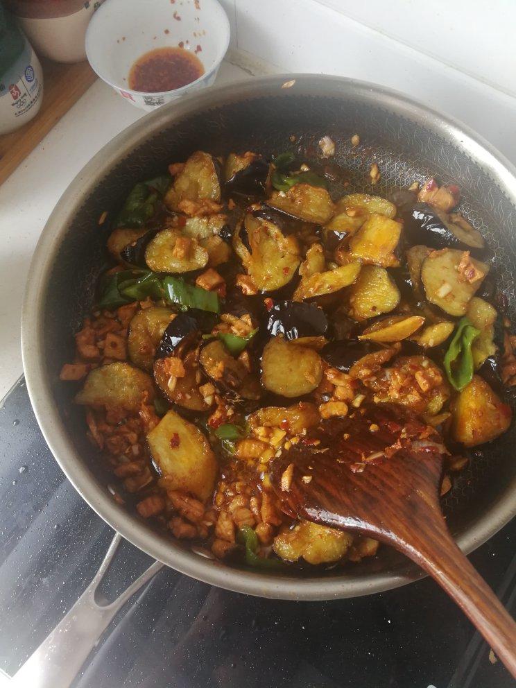 厨师长教你：“肉末烧茄子”的家常做法，口感软糯适合下饭，收藏