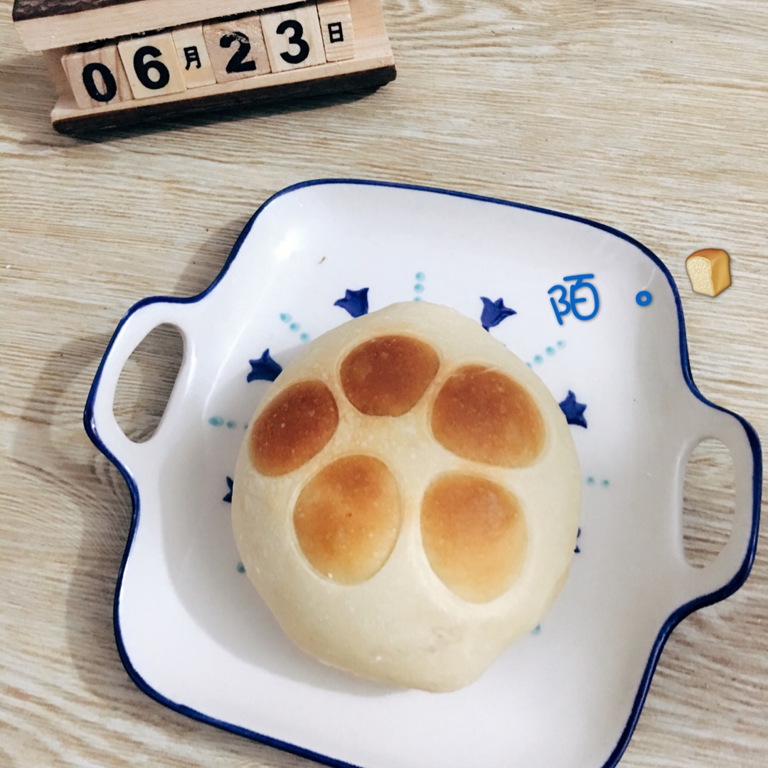 猫爪椰蓉面包——欧克皮的简单装饰