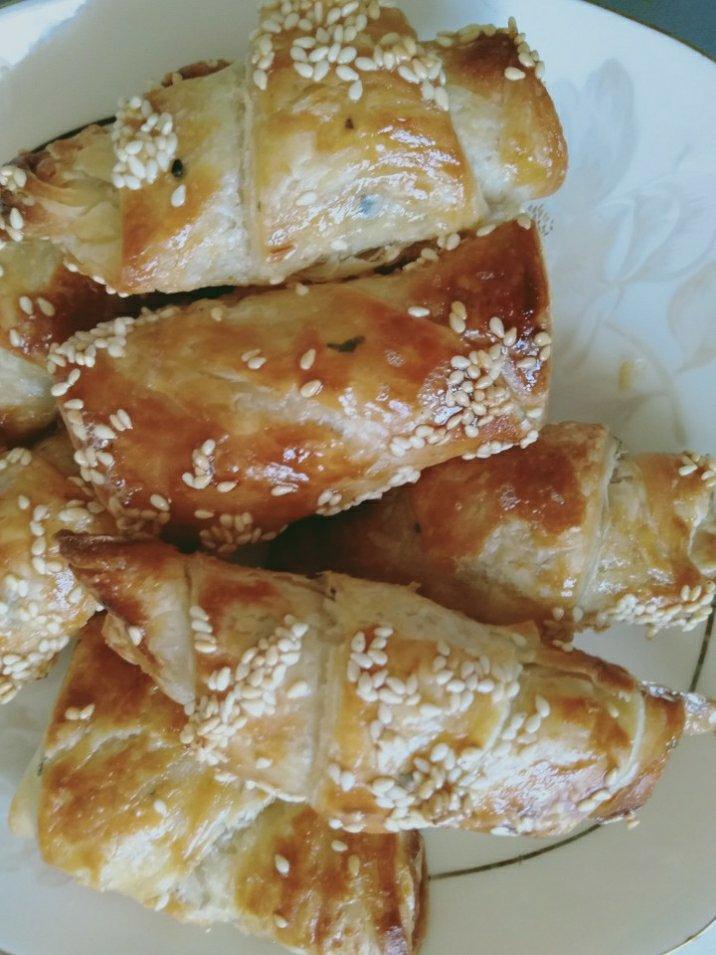香肠酥皮卷：手抓饼皮还能这样吃，不用和面快速搞定早餐