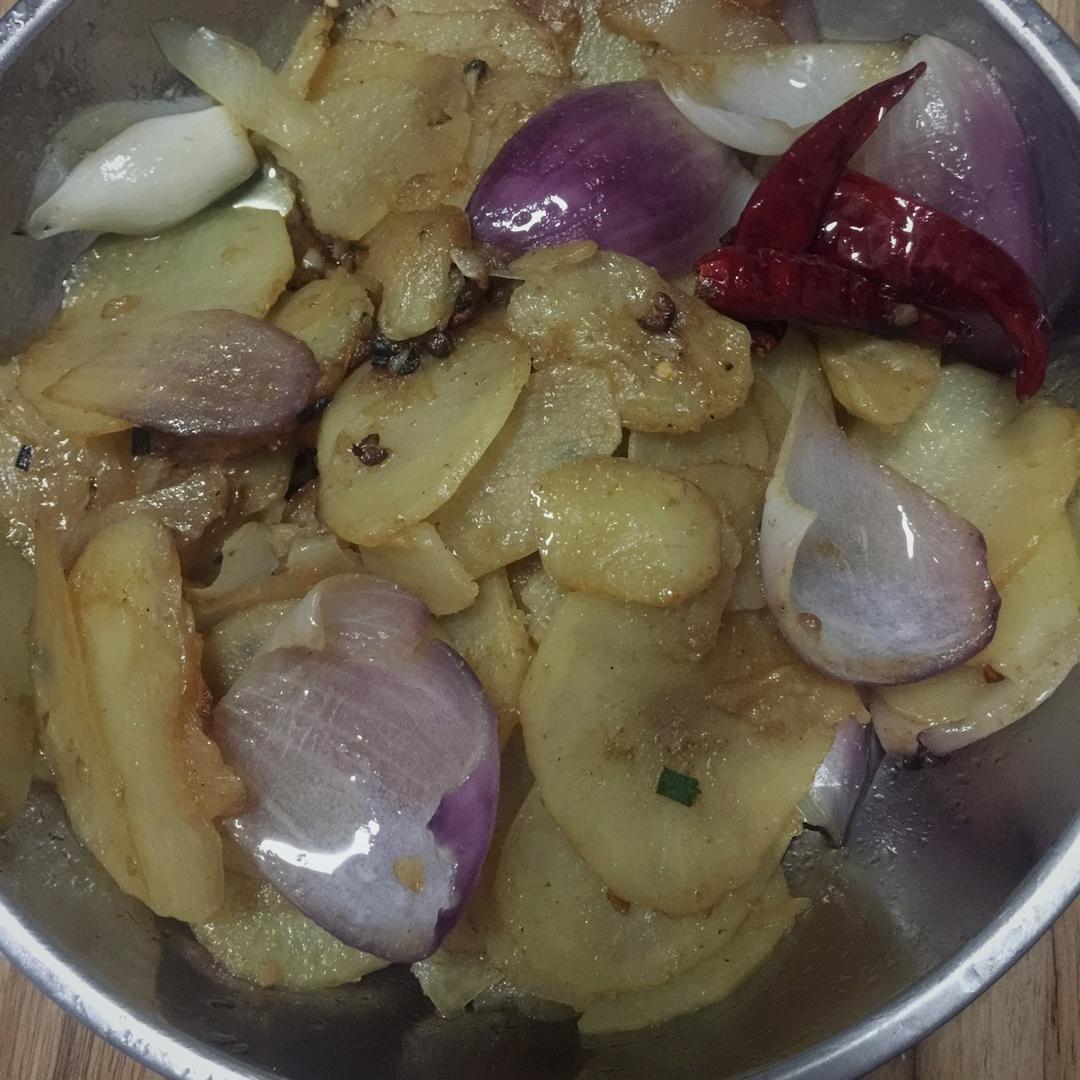 边吃边流泪的「孜然土豆片」