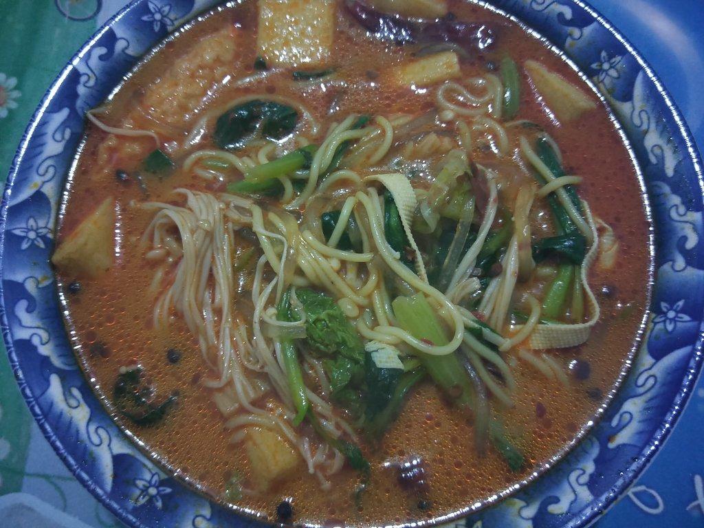加牛奶煮的麻辣烫（芝麻酱是灵魂）