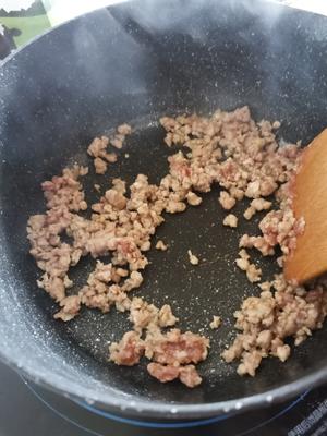 豌豆肉末的做法 步骤2