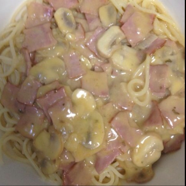 白蘑菇奶油培根意面
