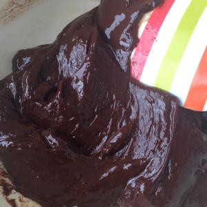 纳兹巧克蛋糕的做法 步骤2