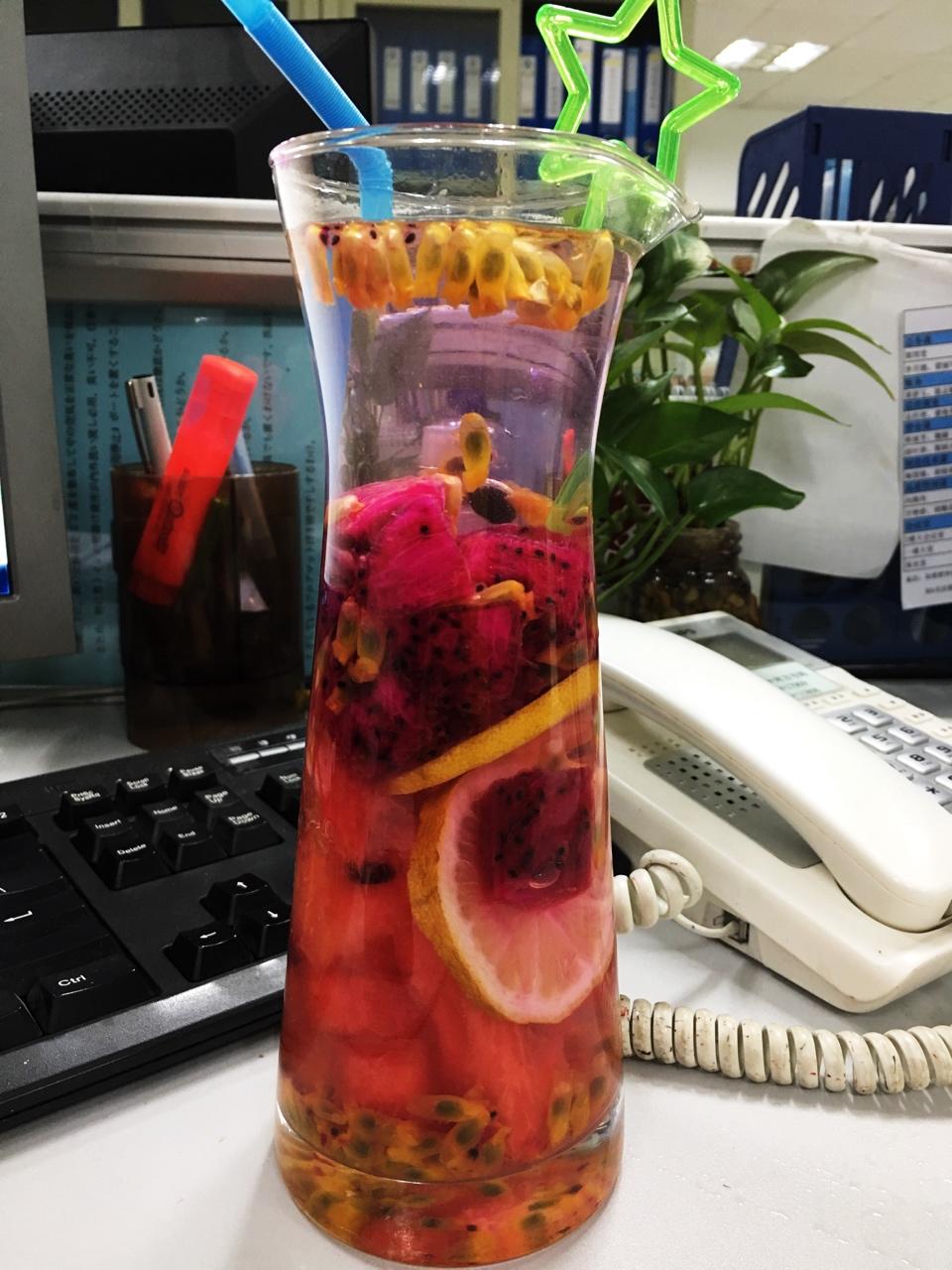 夏季饮品——五彩缤纷水果茶