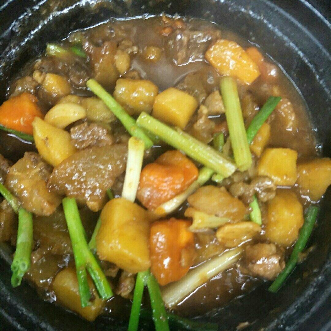 胡萝卜土豆炖牛腩