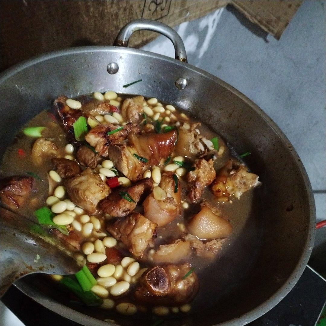 流口水的黄豆炖猪蹄