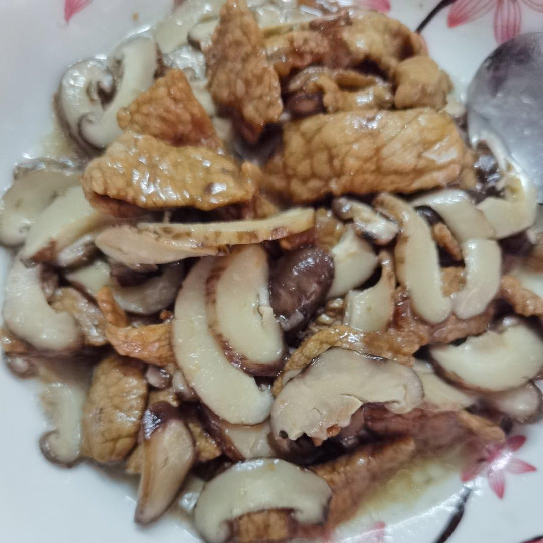 鲜香嫩滑，蚝油香菇炒肉片