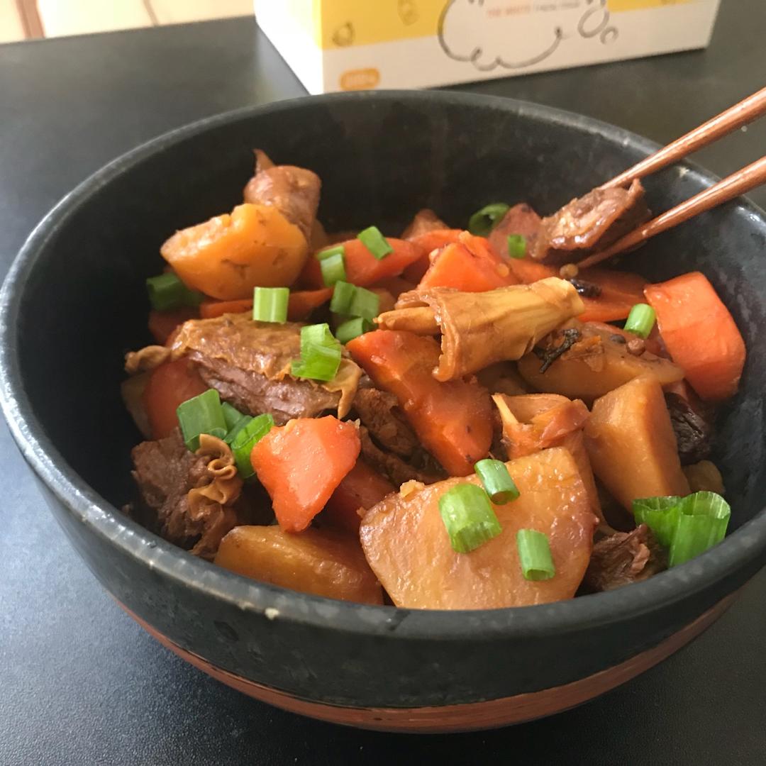 胡萝卜土豆烧牛腩