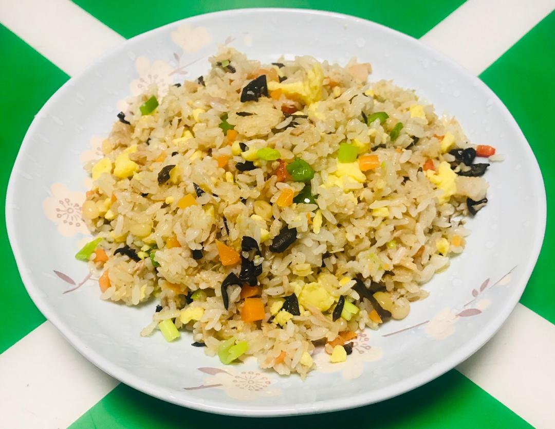 金枪鱼蛋炒饭