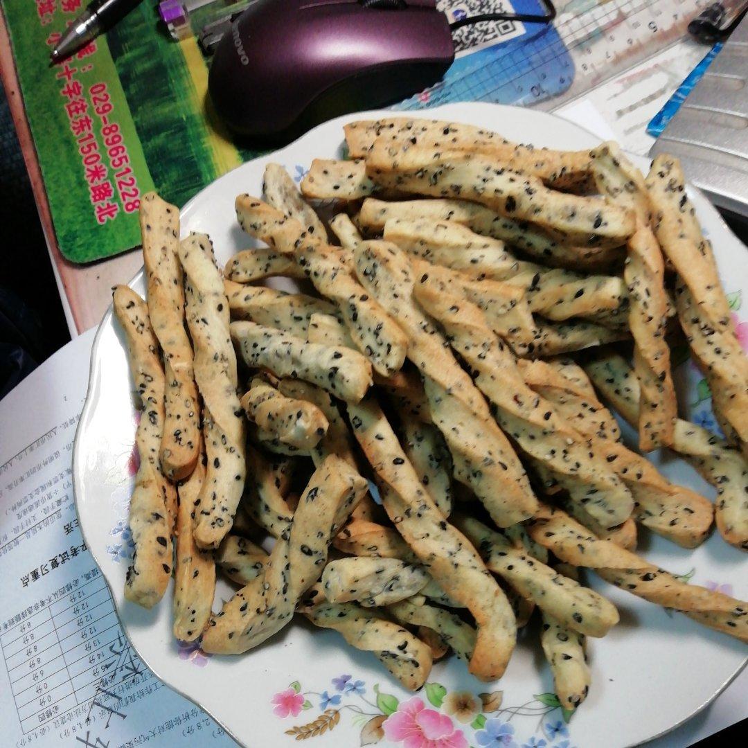 椒盐芝麻咸饼干棒
