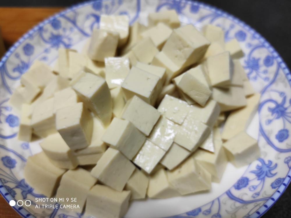 一清二白~香葱拌豆腐的做法 步骤1