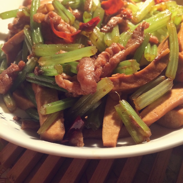 芹菜香干炒肉丝