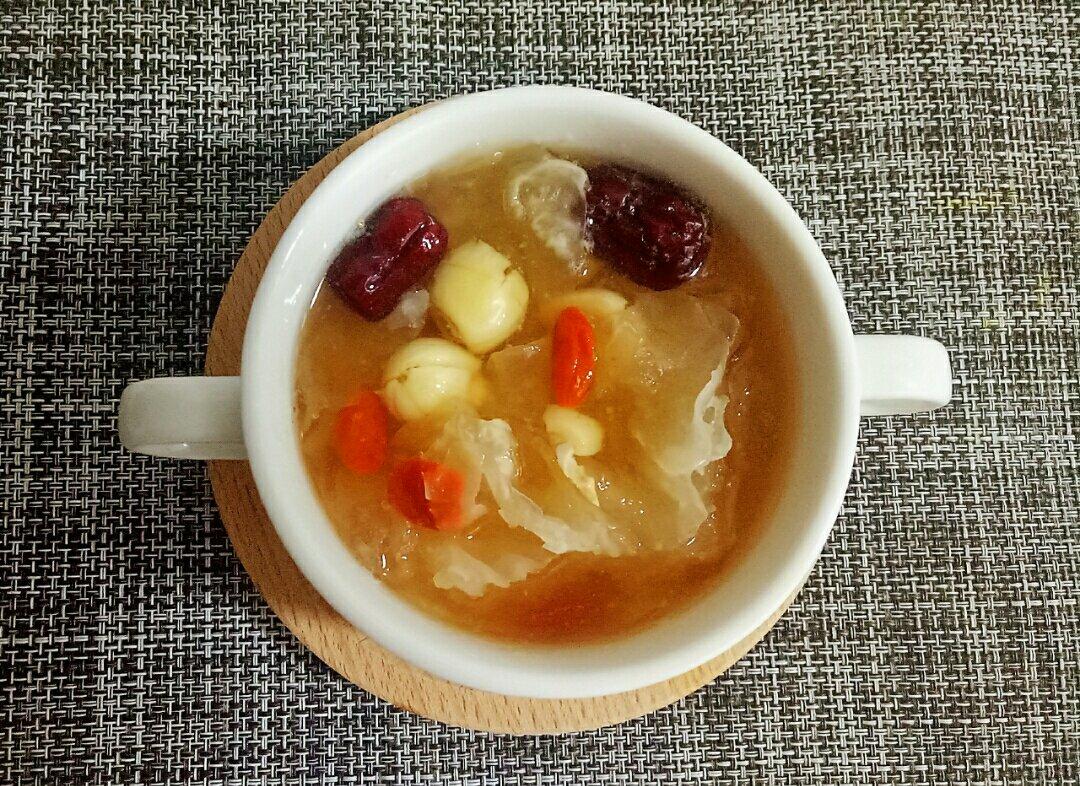 灬千凌做的红枣银耳莲子羹