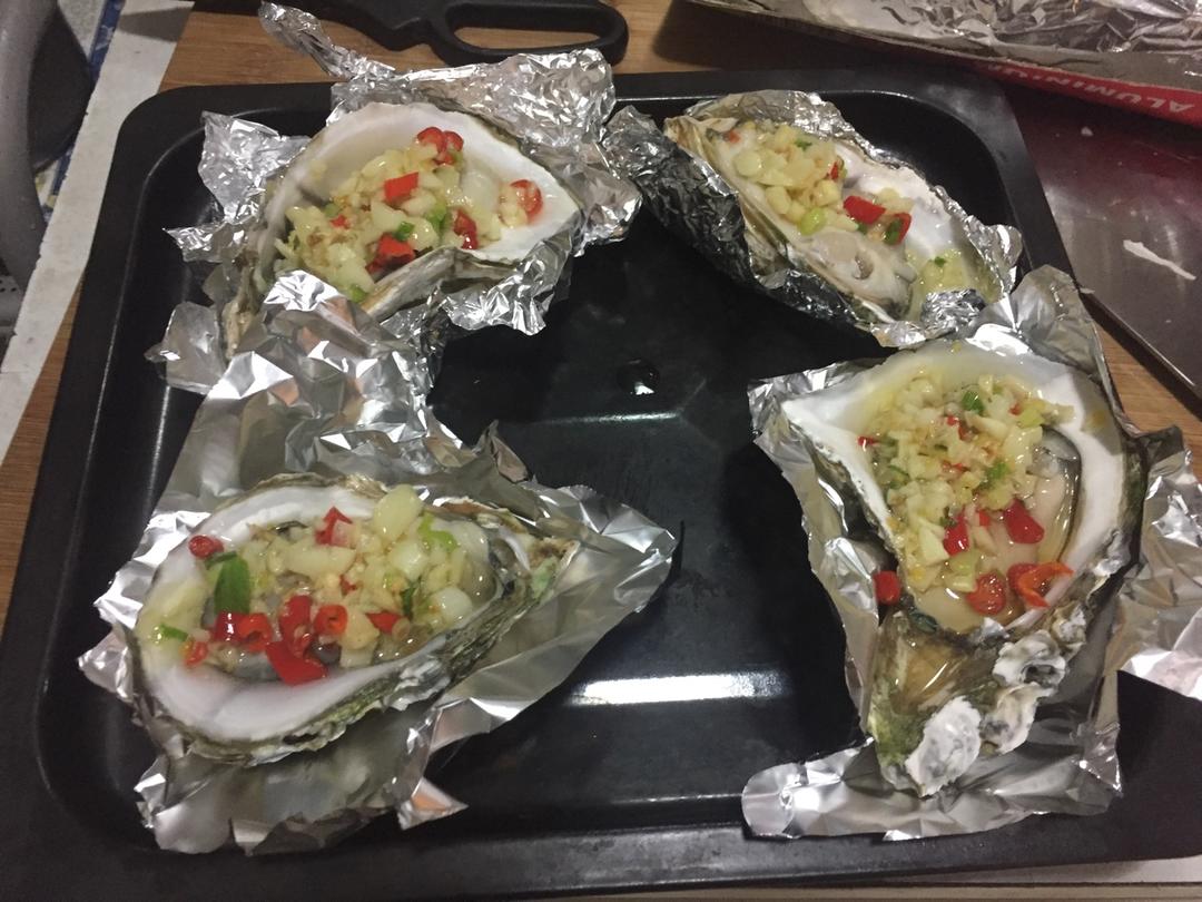 烤生蚝 生蚝好吃关键是蒜茸做得好