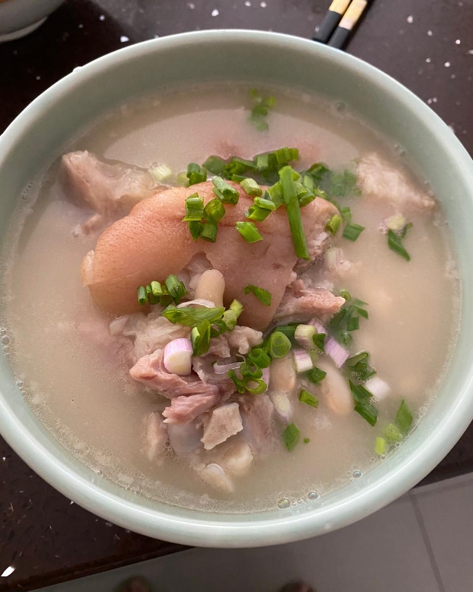 louise919做的成都必吃老妈蹄花汤