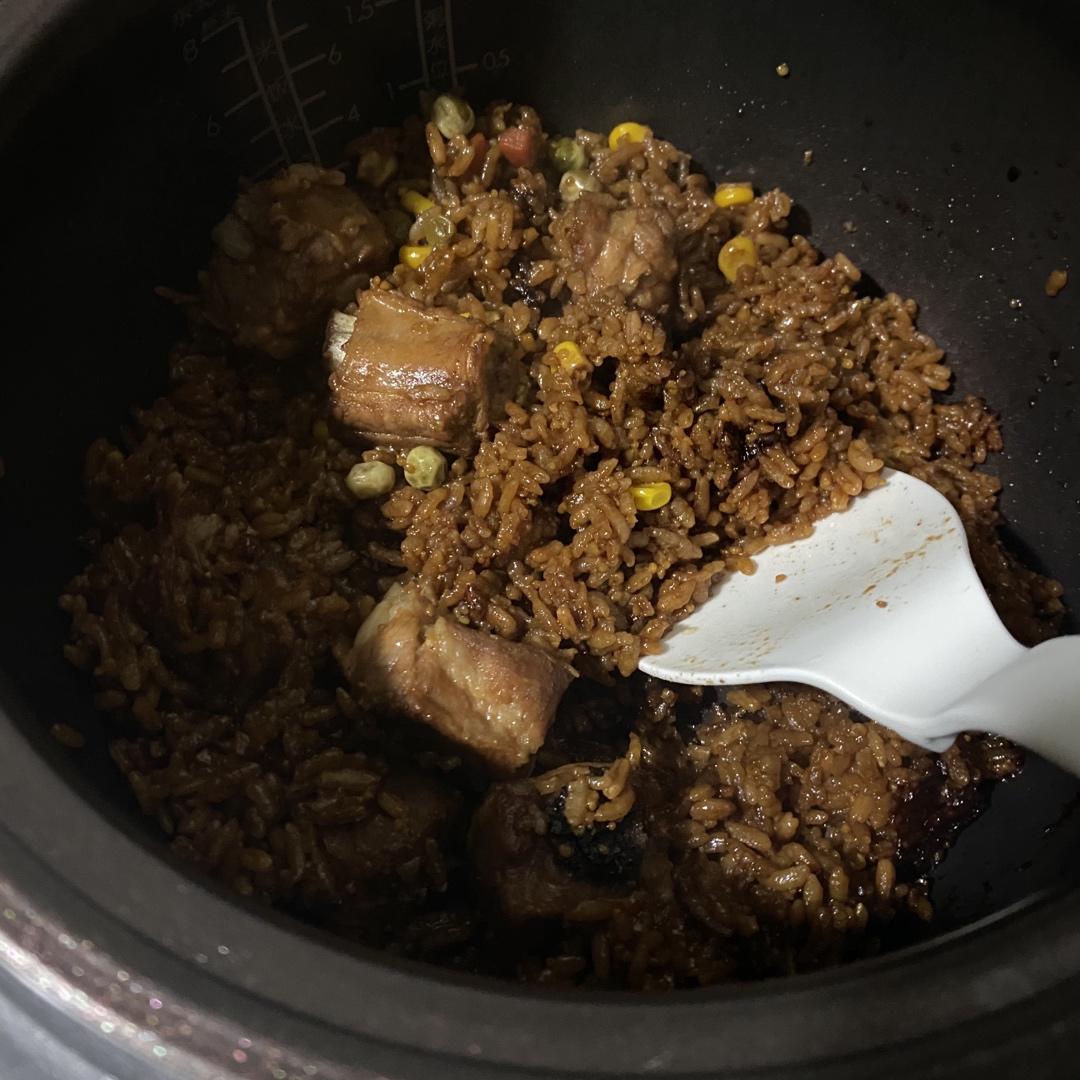 【排骨焖饭】