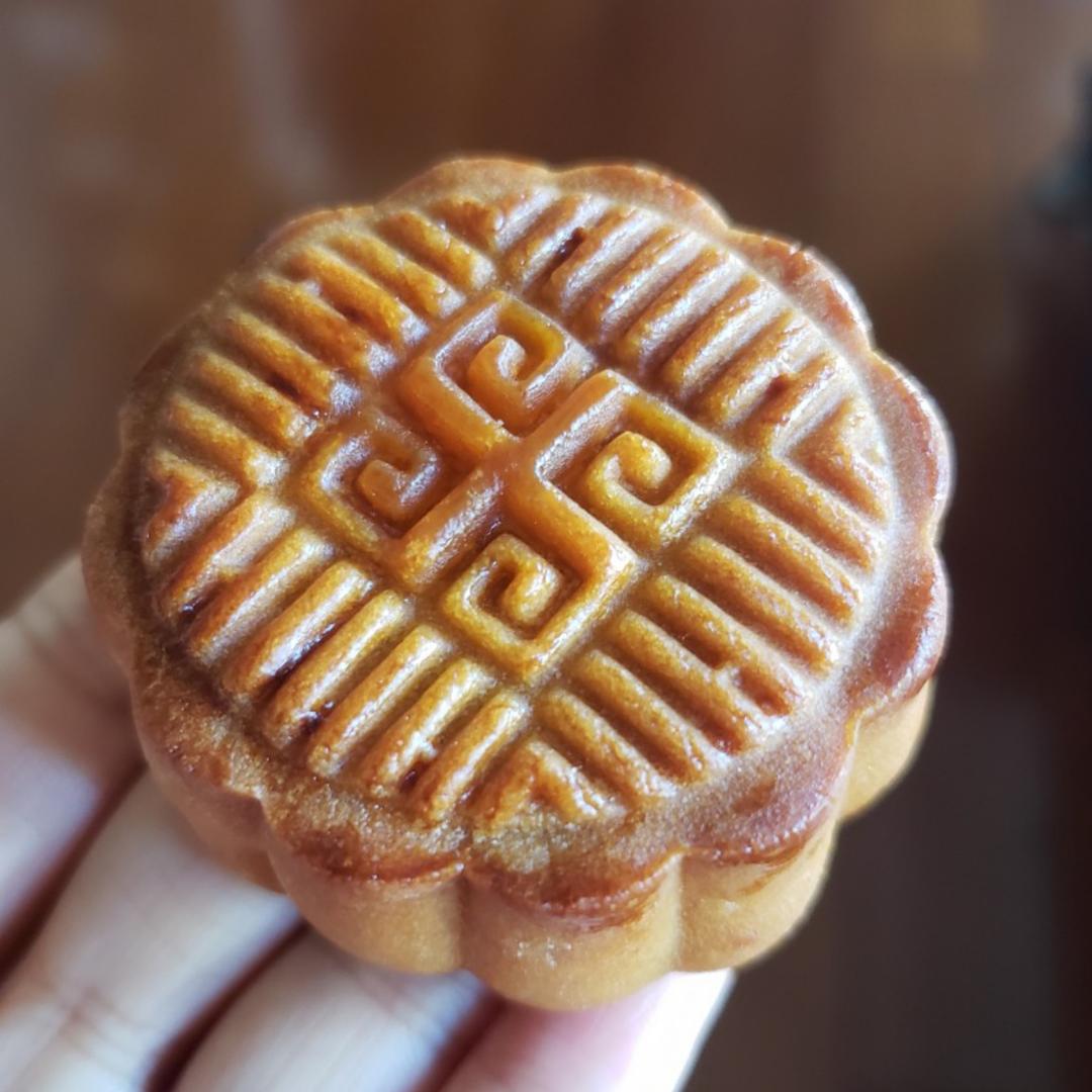 广式月饼—蛋黄莲蓉月饼