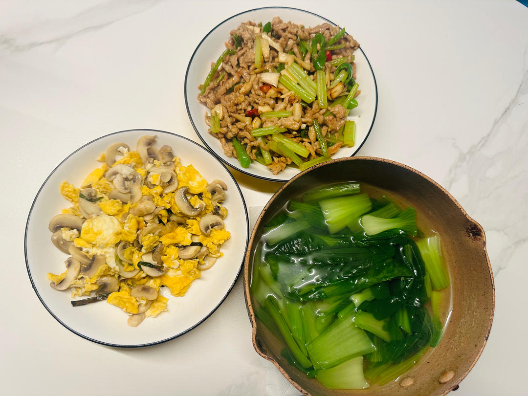 香芹炒肉家常下饭菜！