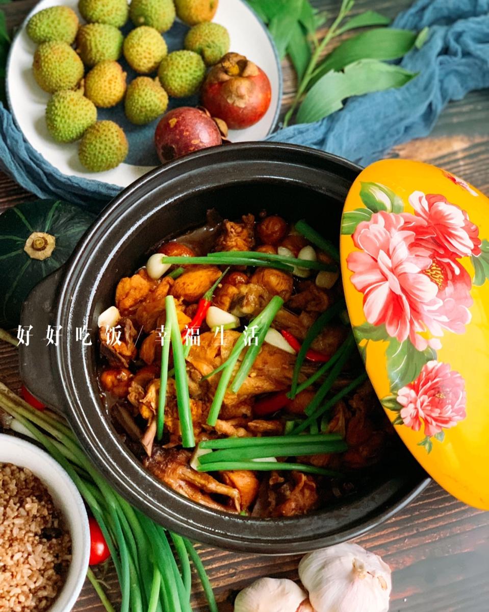 板栗香焖三黄鸡