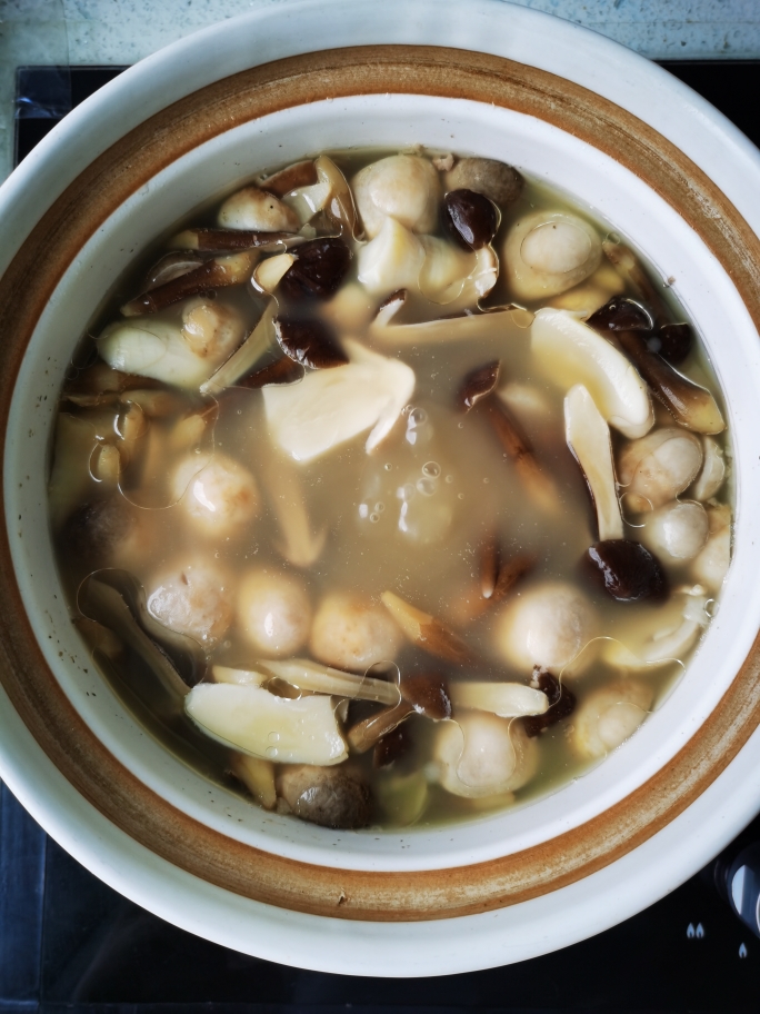 猪骨杂菌汤的做法