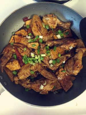 可乐鸡翅烩豆腐的做法 步骤6