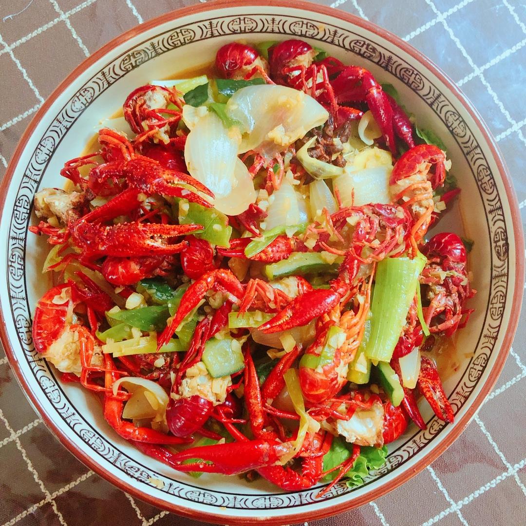 好吃到爆的蒜香小龙虾