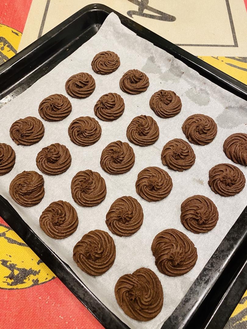 挤花毫无压力的巧克力曲奇