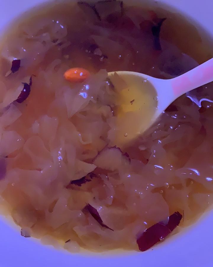 冰糖银耳红枣汤