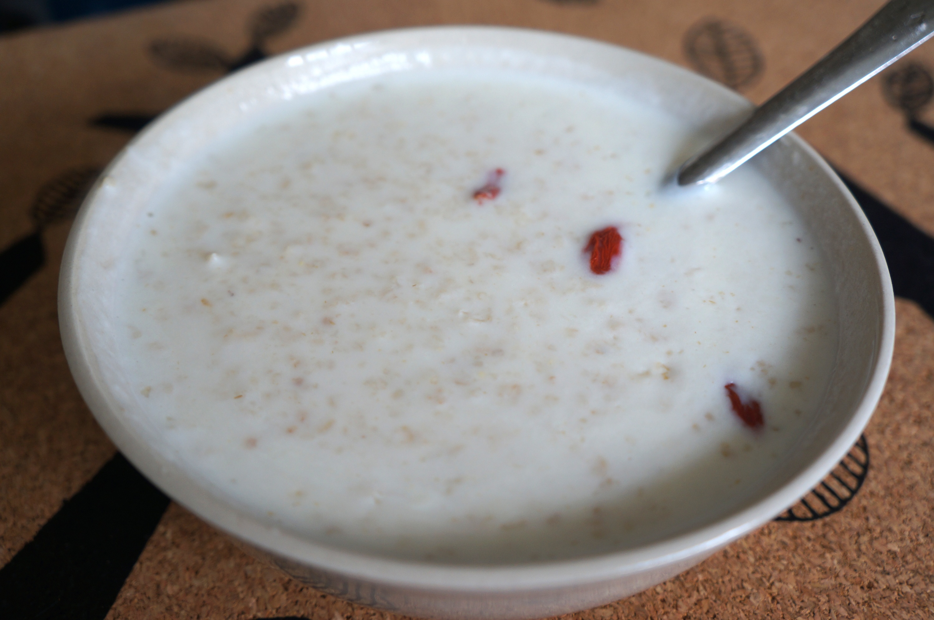 鸡蛋枸杞牛奶燕麦