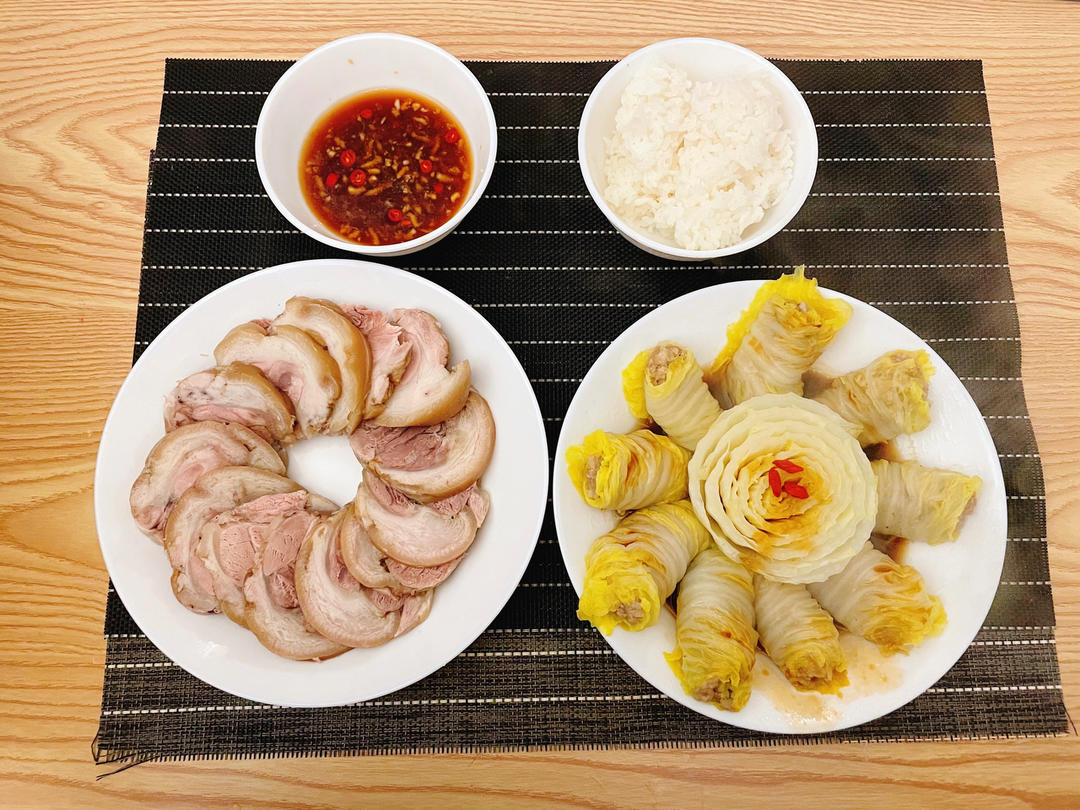 蒜酱水晶猪肘子，满满的胶原蛋白哦！