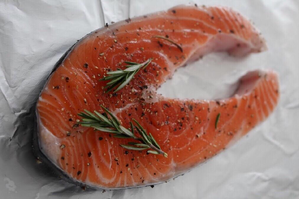 柠檬迷迭香烤三文鱼