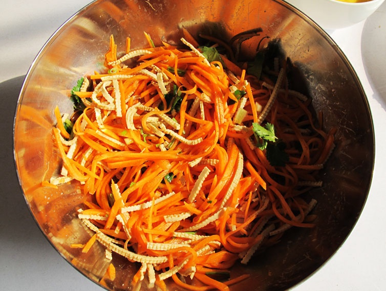 胡萝卜豆芽沙拉