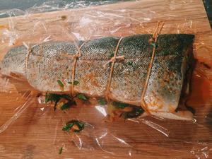 茴香橄榄填烤虹鳟鱼的做法 步骤4