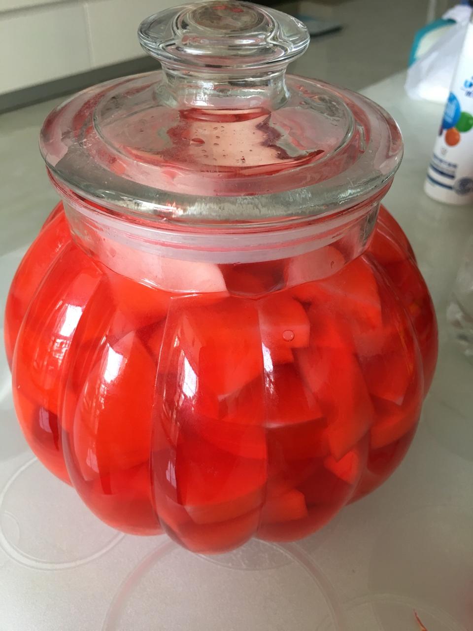 柳悦爱吃酸辣土豆丝做的红醋泡萝卜