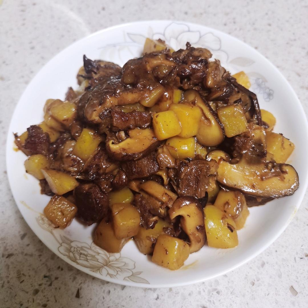干香菇炖牛肉❤️肉质软烂❗️菌香十足！宴客菜年夜菜