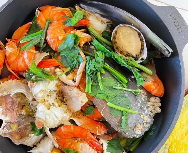 普宁豆酱焖海鲜锅的做法