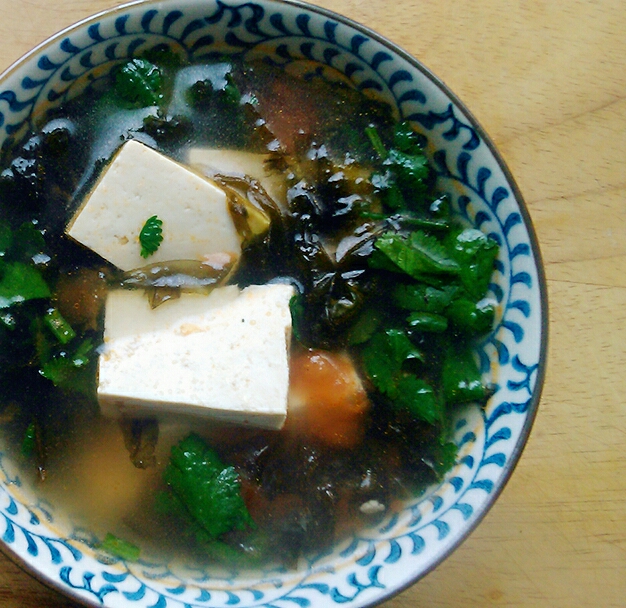 西红柿紫菜豆腐汤