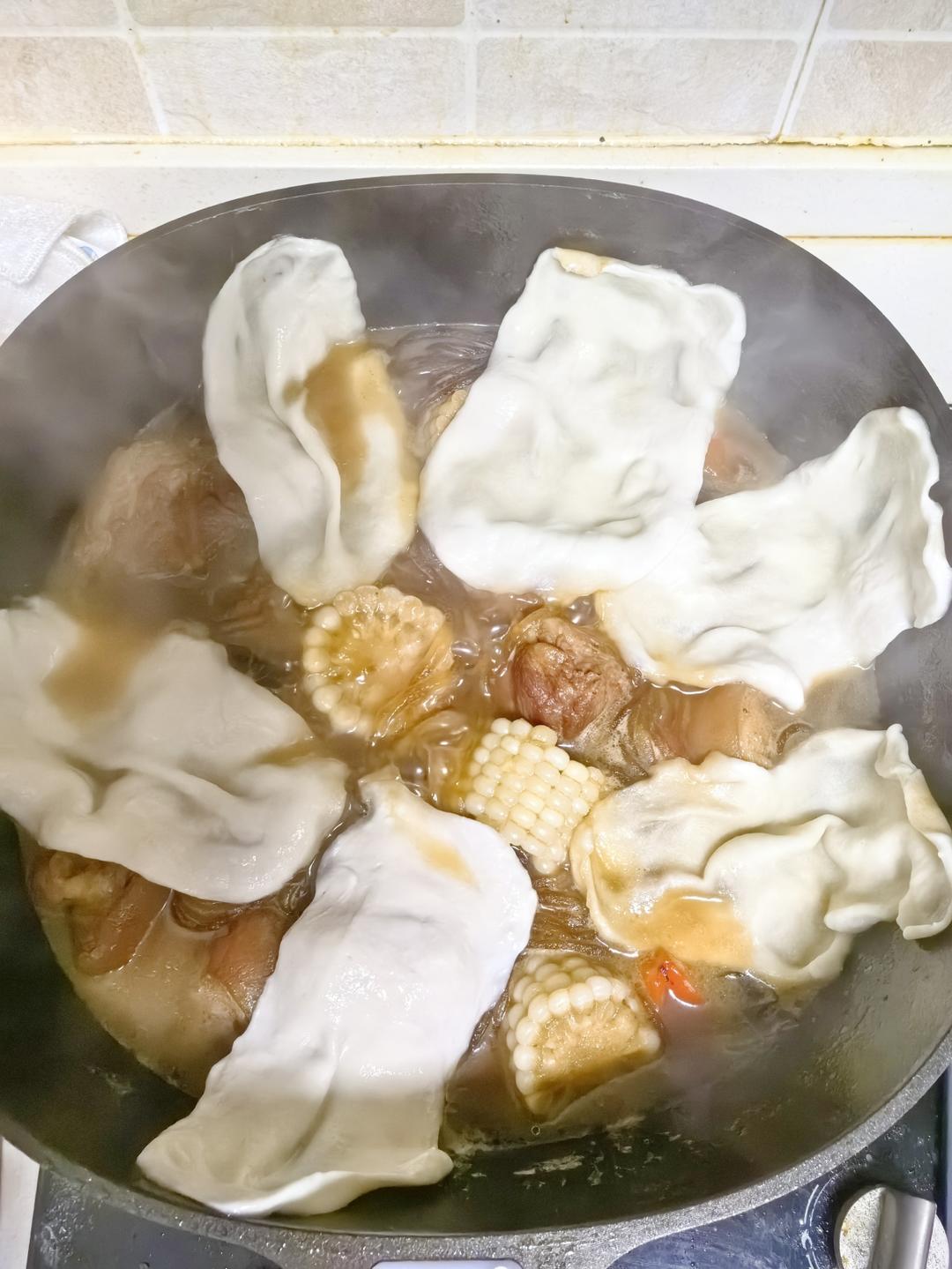 地锅鸡，教你贴饼子好吃的小技巧~