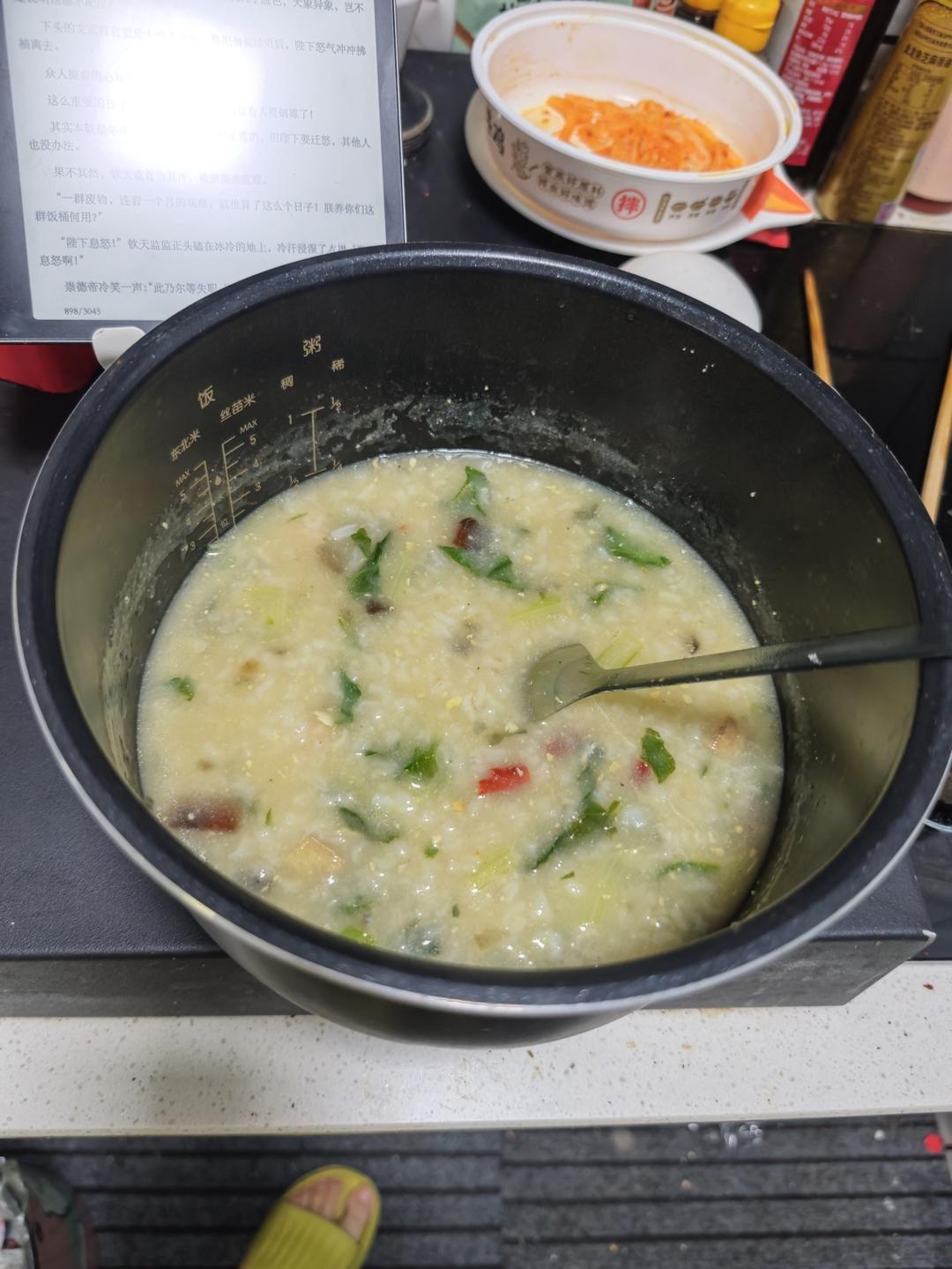 妈妈👩教我做的皮蛋瘦肉粥🥣简单快捷美味😋