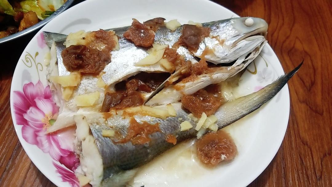 酸梅蒸鲈鱼