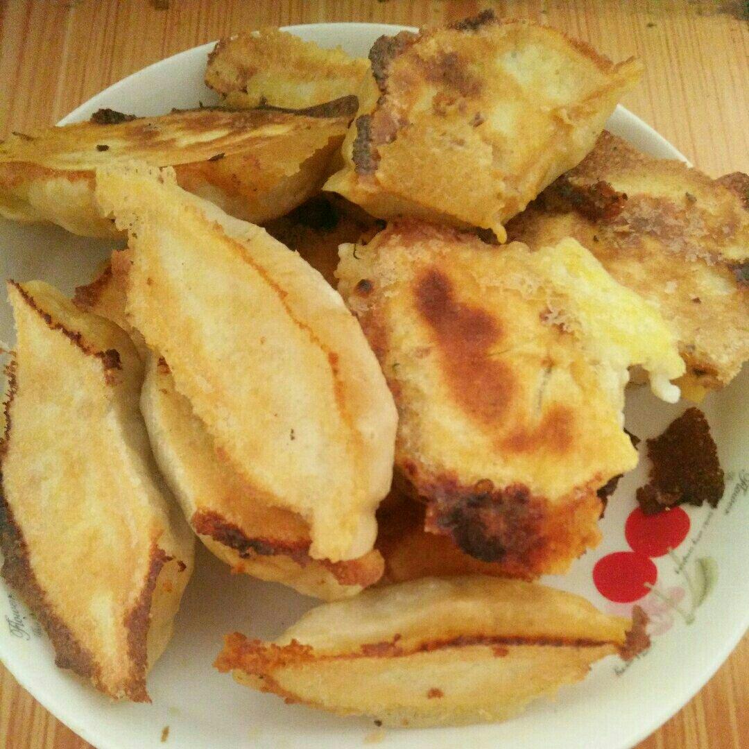 三鲜锅贴 Fried Dumplings