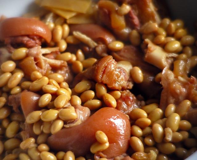 黄豆焖猪蹄超级绵软版的做法
