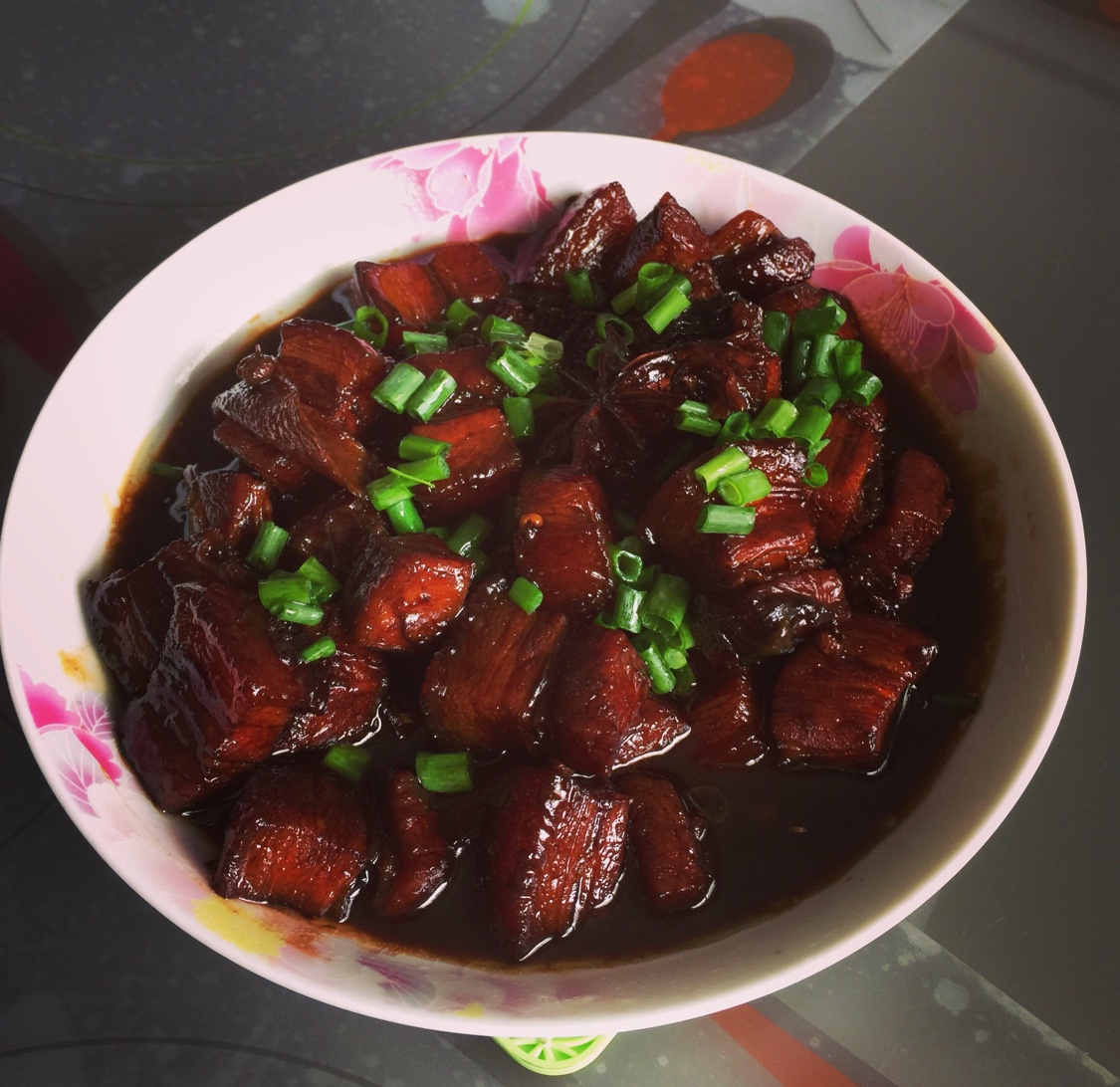 吃着碗里望着锅里的红烧肉