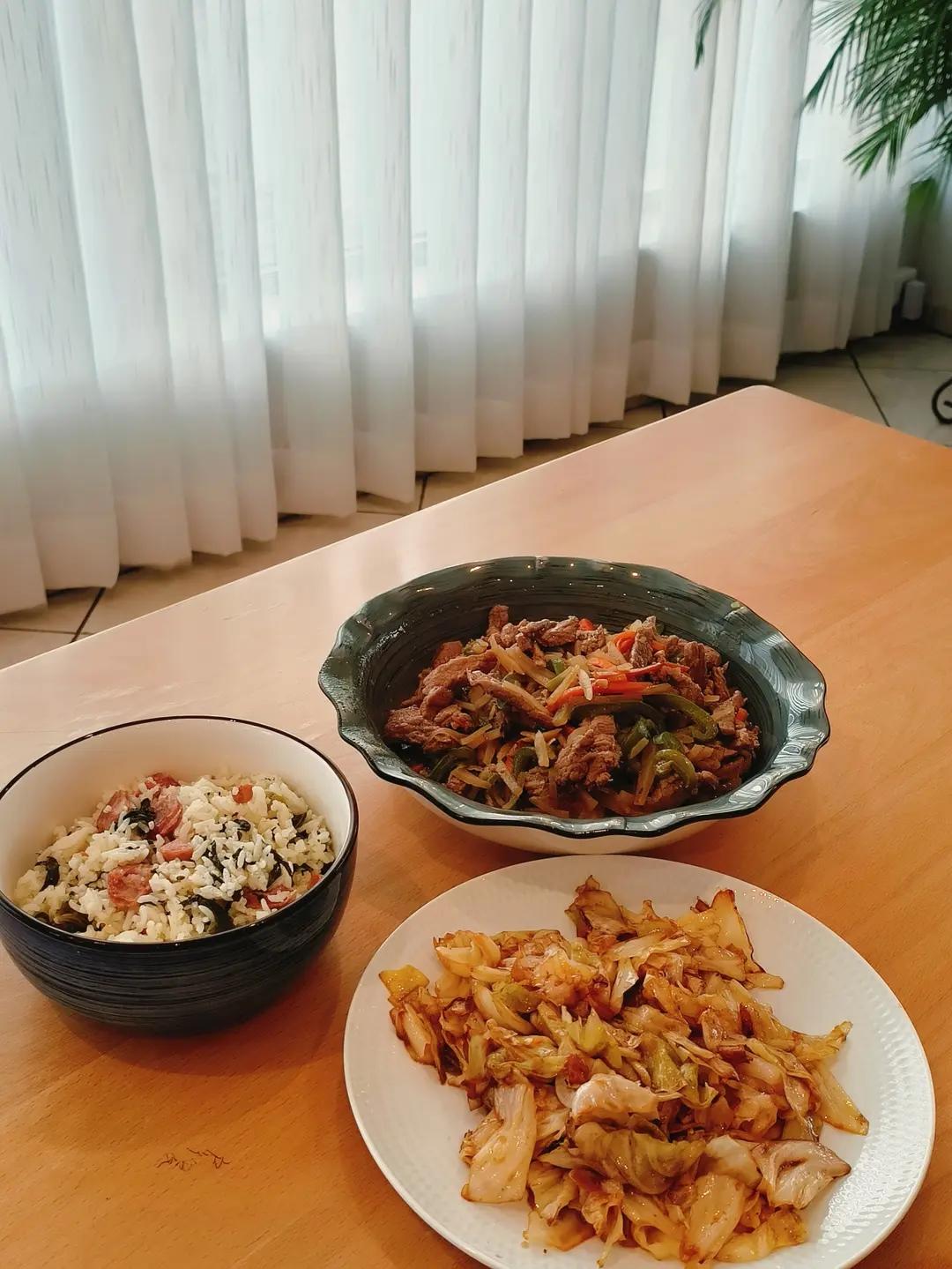 包菜这样炒才下饭，又香又好吃，次次做都光盘