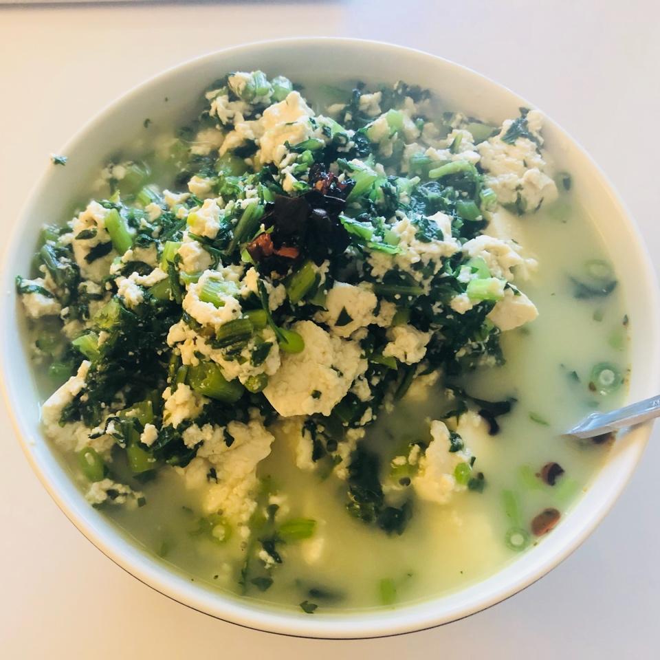 茼蒿小豆腐一五分钟美食